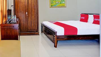 Kamar Double Standar | Meja kerja, ruang kerja ramah laptop, Wi-Fi gratis, dan seprai linen