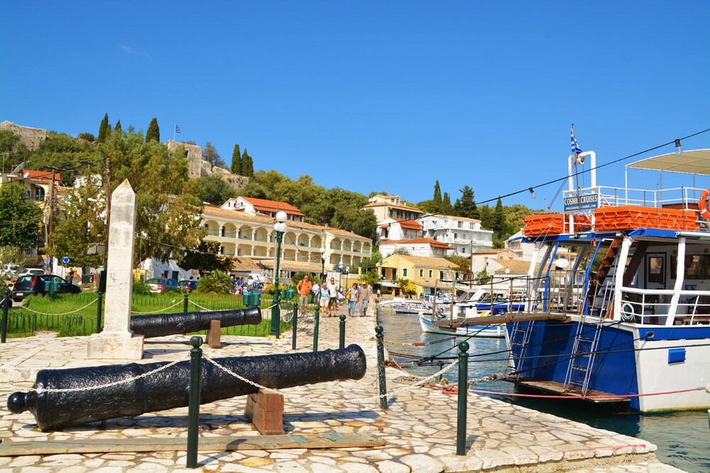 Stylish Gound Floor Two Bedroom Flat in Kassiopi With Breakfast