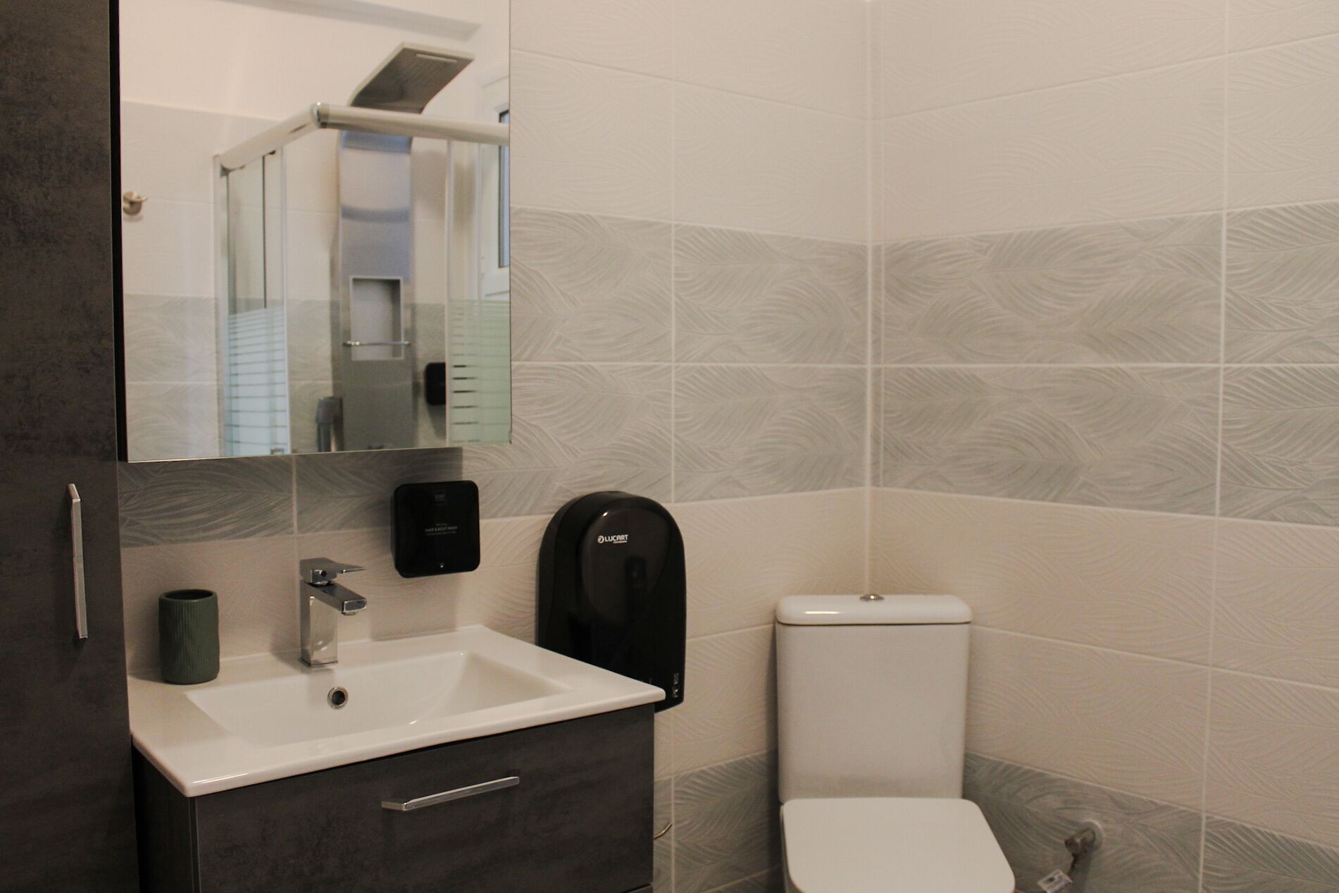 Stylish Gound Floor Two Bedroom Flat in Kassiopi With Breakfast