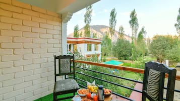 Deluxe Room | Terrace/patio