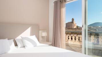 Premium kamer, terras | 1 slaapkamer, een minibar, een kluis op de kamer, een bureau