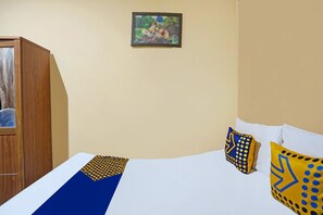 Chambre Double Économique | Espace de travail pour ordinateur portable, Wi-Fi gratuit, draps fournis