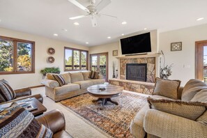 Televisor i llar de foc 