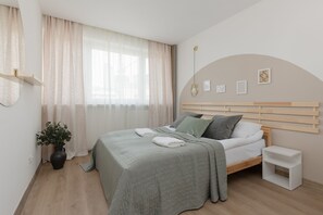 2 bedrooms, cots/infant beds, bed sheets - Złota City Center by Renters (Warsaw)