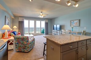 Private kitchen - Gorgeous 1-bed 2-bath Condo With Gulf View! Pools On-site! Walk To The Beach! (Panama City Beach)