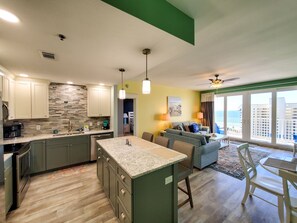 公寓客房, 多張床, 陽台, 海景 (Laketown Wharf 911) | 私人廚房 | 電冰箱、微波爐、烤箱、爐台