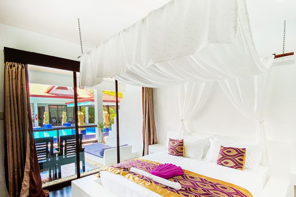 Executive Room | 1 bedroom, premium bedding, pillowtop beds, minibar