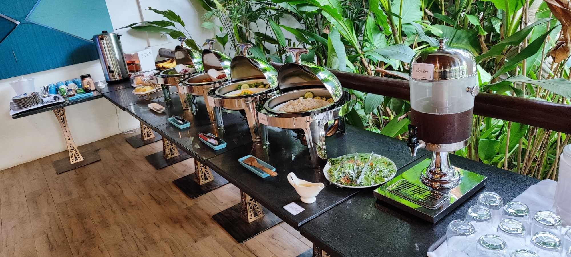 每日供应自助式早餐（每人 PHP 500）