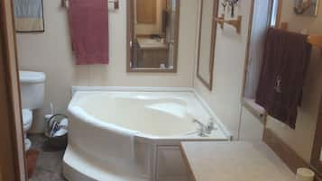 Towels, soap, shampoo, toilet paper