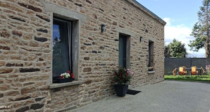 Agréable Maison à la Campagne Proche de la Ville
