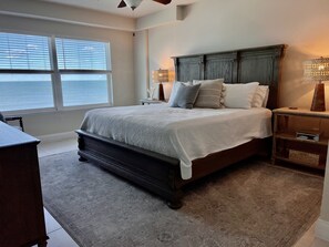 4 bedrooms, iron/ironing board, travel cot, free WiFi - Luxury Oceanfront Condo with Gorgeous Views in Daytona Beach Shores.  4BR, 3BA (Daytona Beach)
