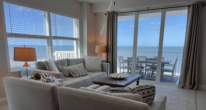 Luxury Oceanfront Condo with Gorgeous Views in Daytona Beach Shores. 4BR, 3BA