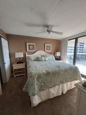 2 soverom og strykejern/-brett