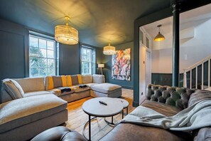 TV, fireplace, offices