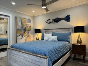 1 bedroom, desk, Internet, alarm clocks
