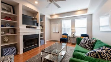 Smart-tv och eldstad