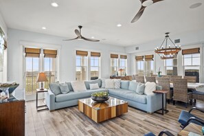 TV - Wet Bar, Outdoor Shower, Steps from Gulf, Resort Pools, Golf Cart Access (Port Aransas)
