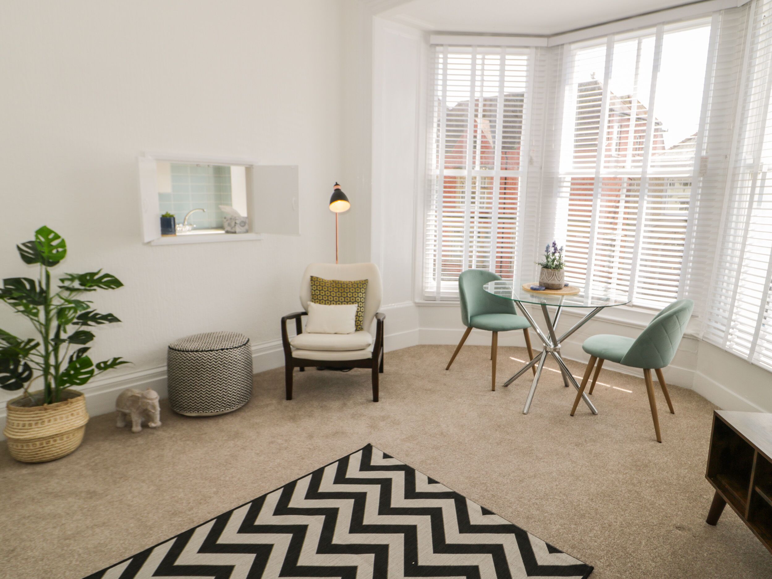 LLEWELYN APARTMENT, country holiday cottage in Llandudno