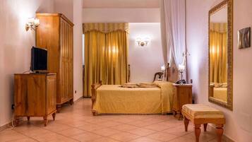 1 camera, copriletto in piuma, con arredamento individuale