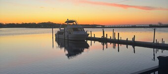 Luxurious 56ft 3bdr, 2br yacht! Brand new interior, Kayaks, paddle boards & more