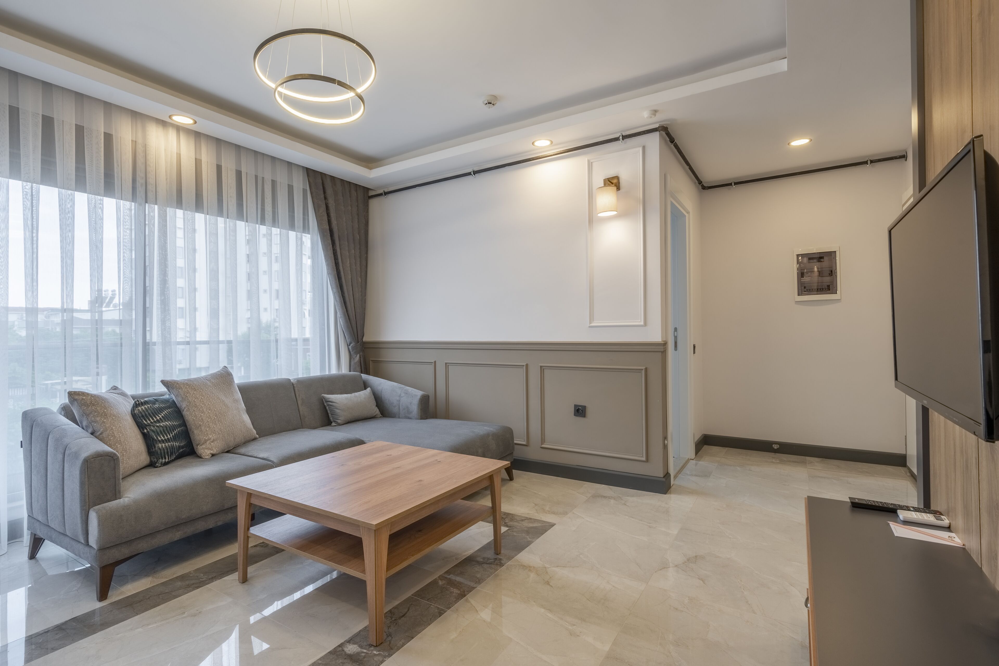 comfort room, 1 queen bed with sofa bed | 1 bedroom, free minibar items, in-room safe, desk