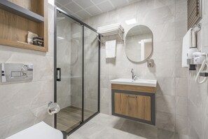 Deluxe Room, 1 Queen Bed with Sofa bed | Bathroom - Quality Gold Suit Hotel (Antalya)
