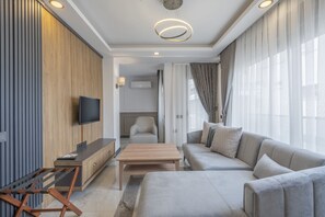 Deluxe Room, 1 Queen Bed with Sofa bed | Free minibar items, in-room safe, desk, laptop workspace - Quality Gold Suit Hotel (Antalya)