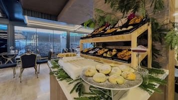 含每日吃到飽早餐