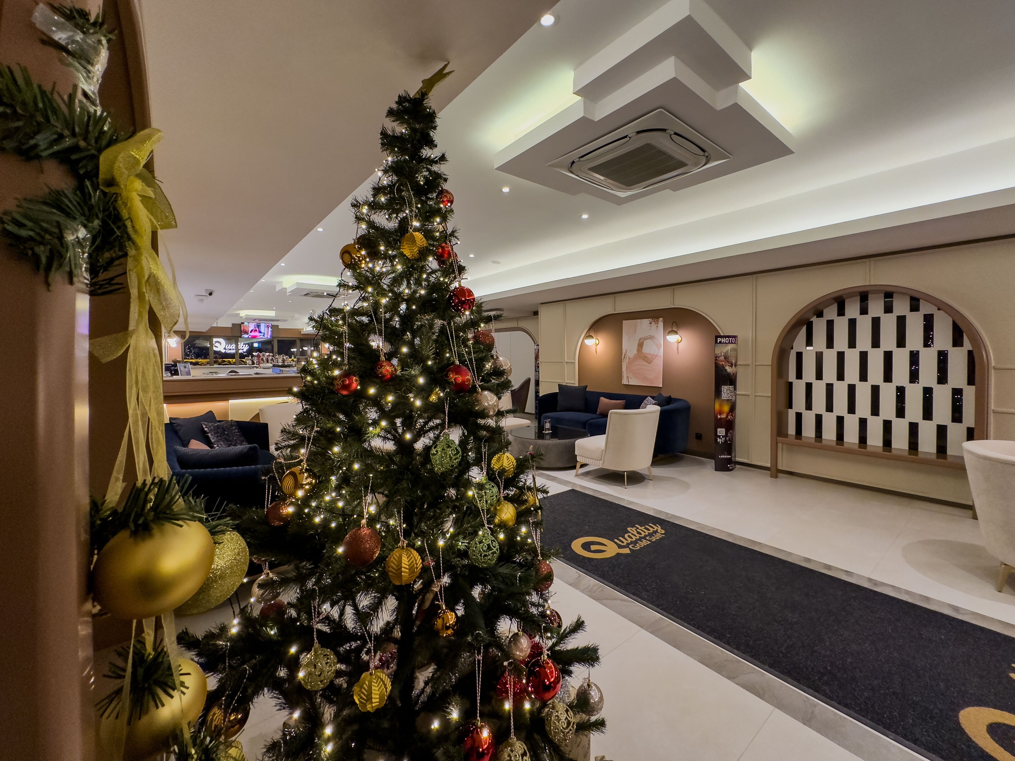 Lobby-lounge