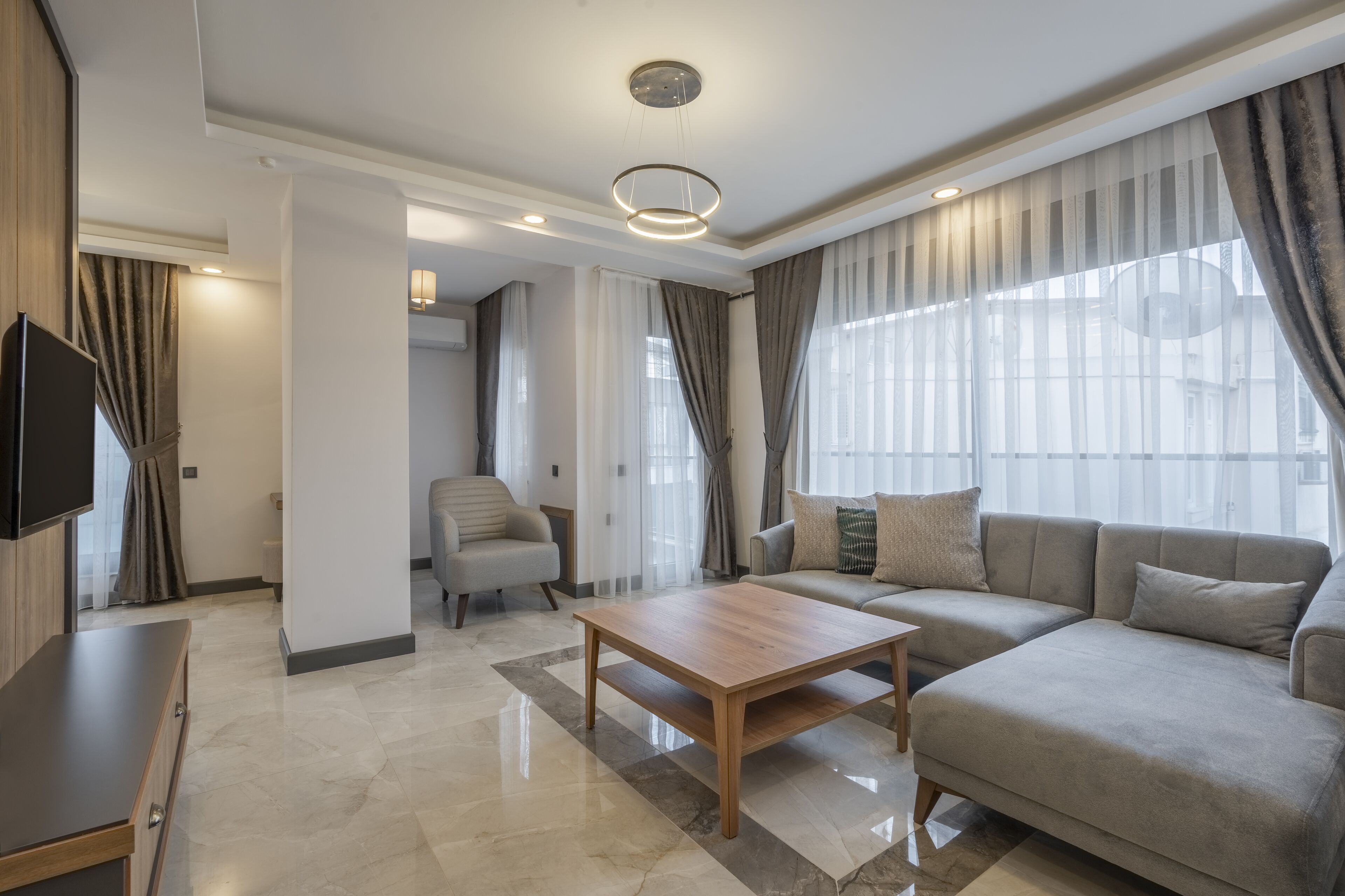 comfort room, 1 queen bed with sofa bed | 1 bedroom, free minibar items, in-room safe, desk