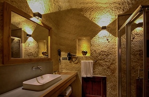 Kuzuluk | Bathroom