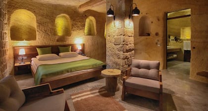 1811 Cave Hotel