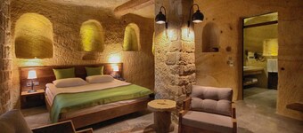 1811 Cave Hotel