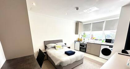 Sunny Modern, Private Apartment, 15 Mins To Central London
