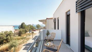 Vila, 3 quartos, vista para o jardim | Terraço/pátio