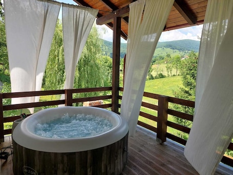 Escritorio, tabla de planchar con plancha y wifi gratis