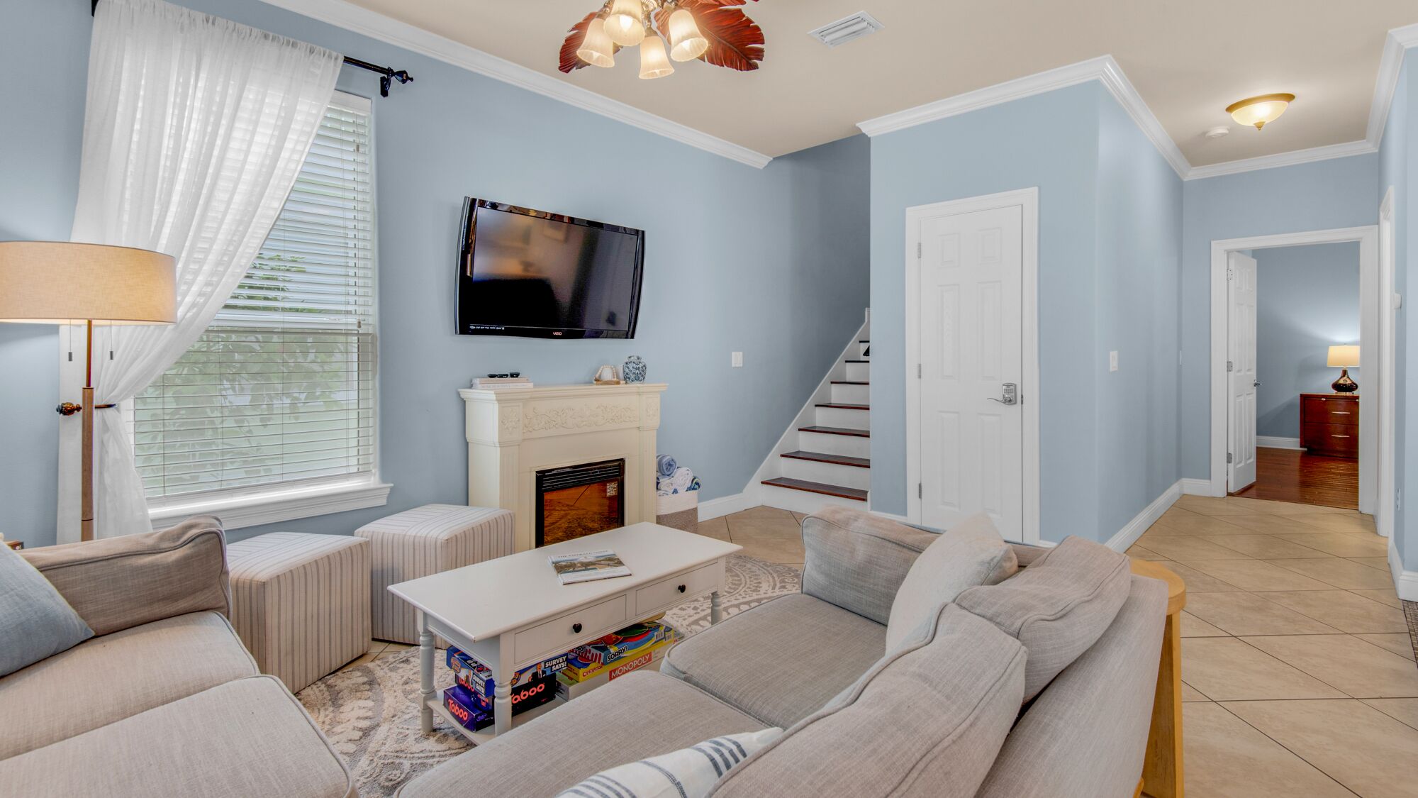 Pet Friendly home for 16 in Crystal Beach - Steps from Pool; Minutes to Beach