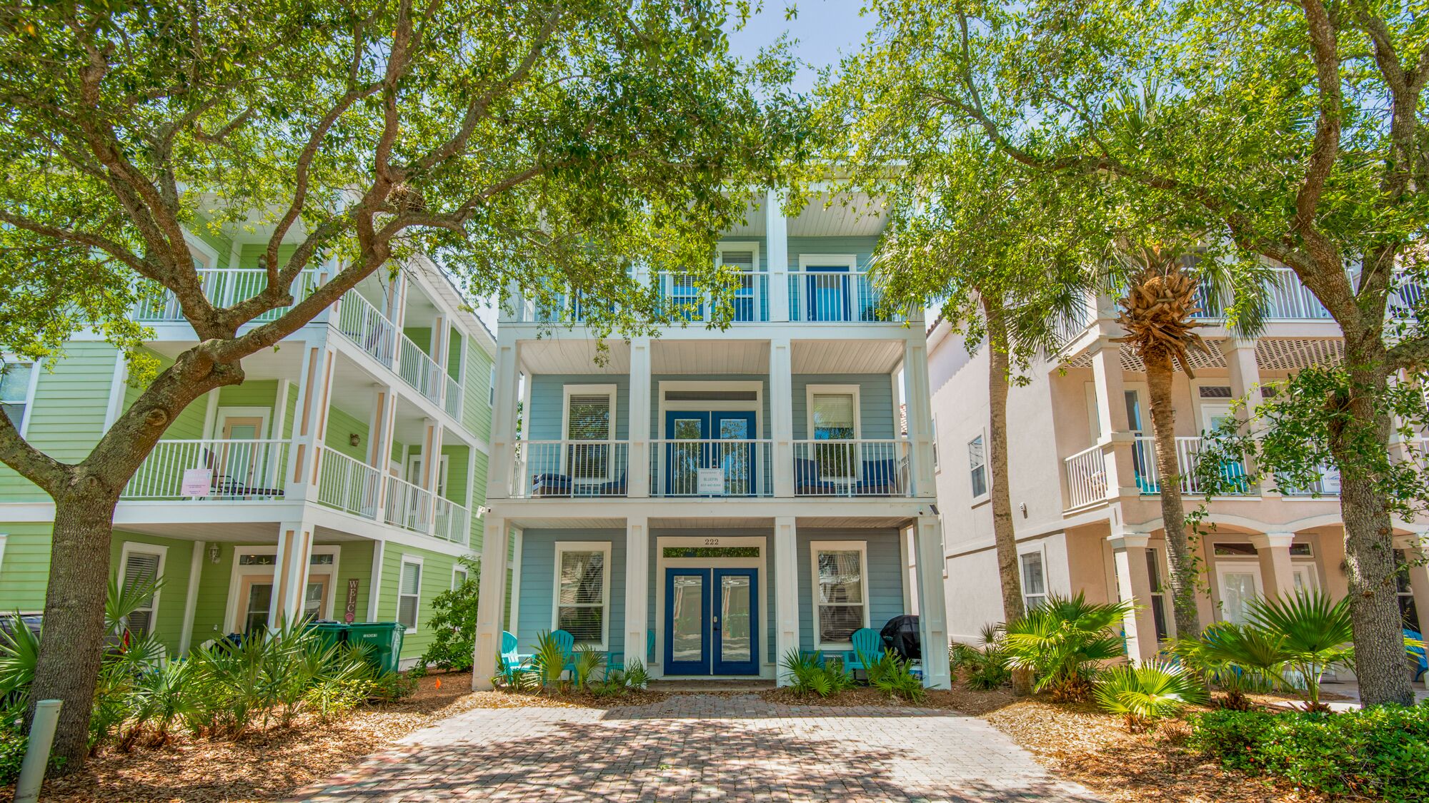 Pet Friendly home for 16 in Crystal Beach - Steps from Pool; Minutes to Beach