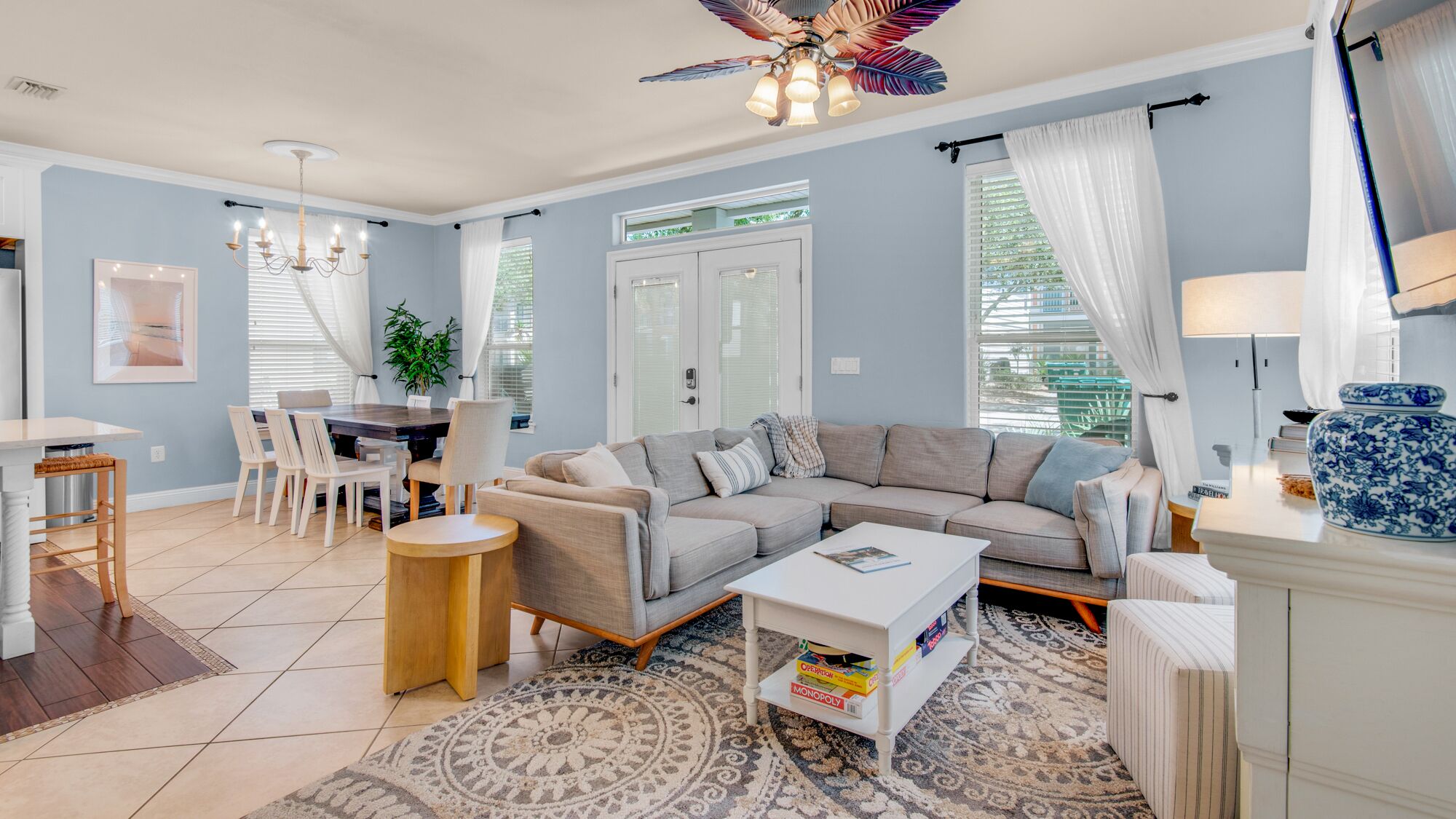 Pet Friendly home for 16 in Crystal Beach - Steps from Pool; Minutes to Beach