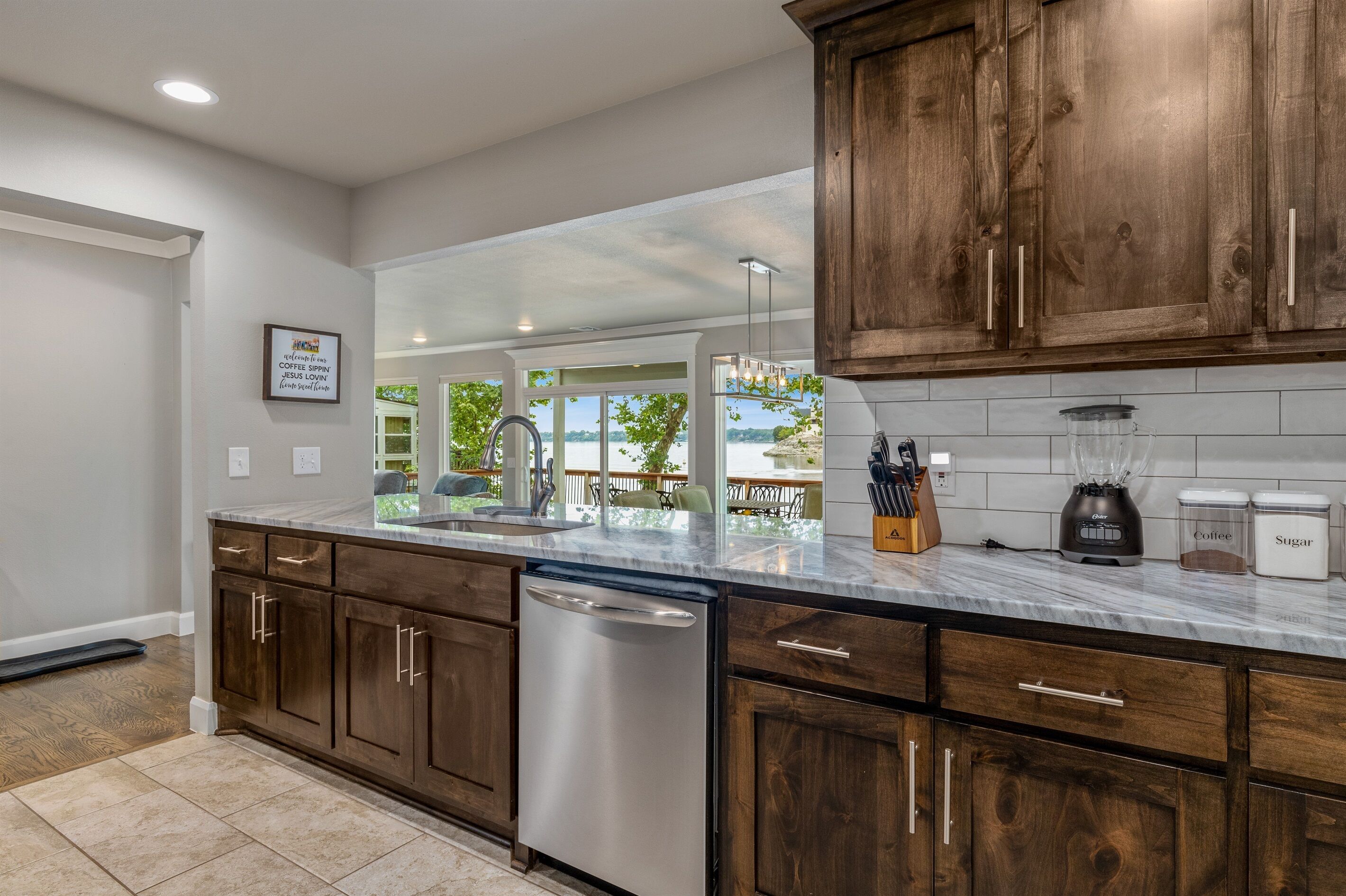 Grand Point Retreat~4 bed/3 bath Lake Home - Dock