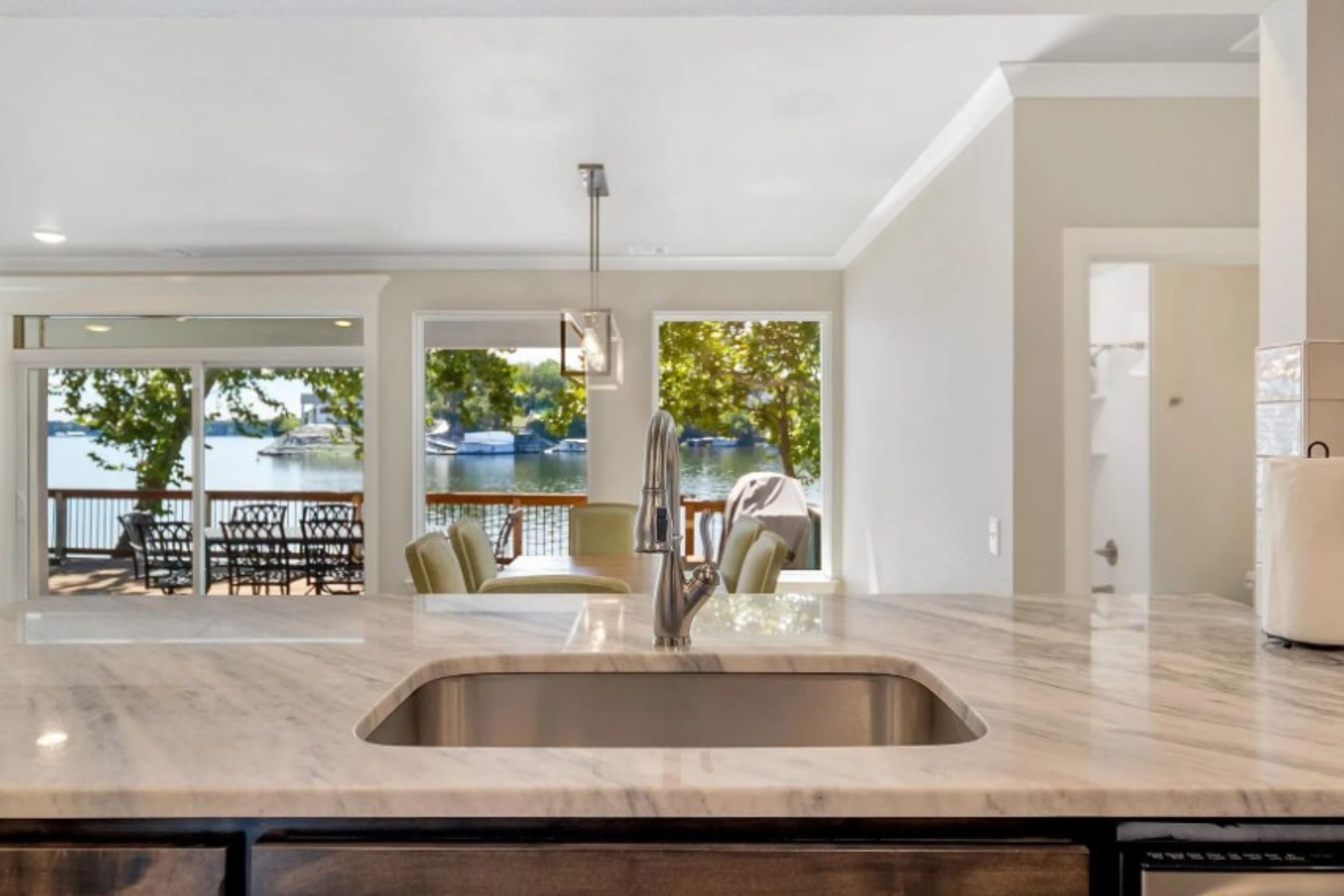 Grand Point Retreat~4 bed/3 bath Lake Home - Dock