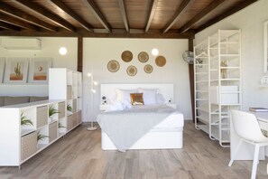 Tabla de planchar con plancha, wifi gratis y ropa de cama 