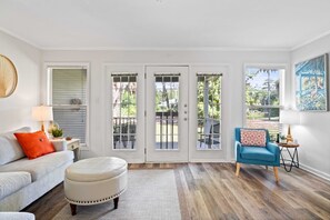 TV - The Cottages in Shipyard Golf Course & Lagoon Views private Beach Access! (Hilton Head Island)