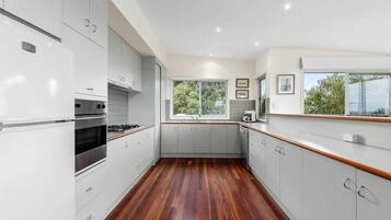 Réfrigérateur, plaque de cuisson, lave-vaisselle