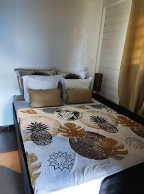 1 bedroom, iron/ironing board, travel crib, free WiFi - L'eucalyptus (La Trinité)