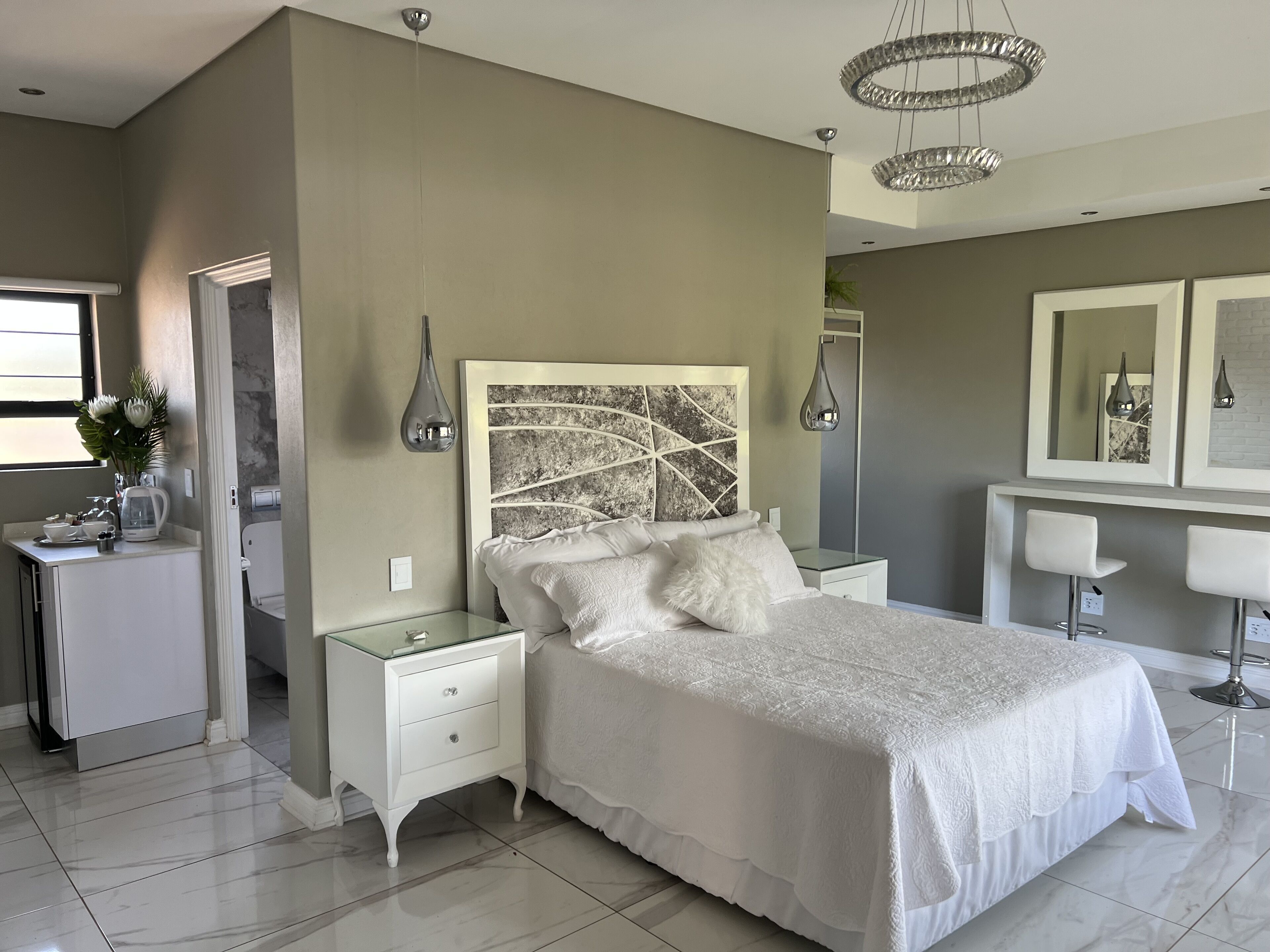 1 bedroom, Egyptian cotton sheets, premium bedding, pillow-top beds