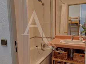 Bathtub