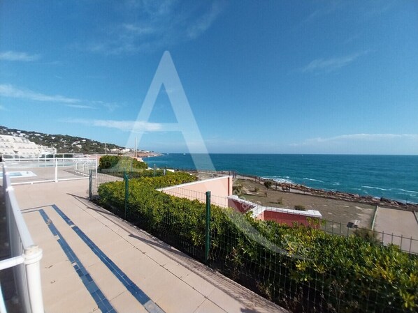 Property grounds - Studio cabine capacité 4personnes avec jardin (Sète)