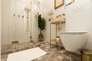 Panoramic Apartment | Bathroom