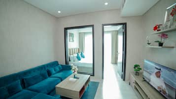 Deluxe Suite | Living area | 43-inch Smart TV with satellite channels, TV
